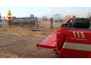 Vigili del fuoco a presidio della struttura