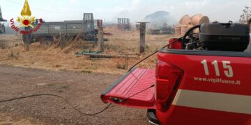 Vigili del fuoco a presidio della struttura