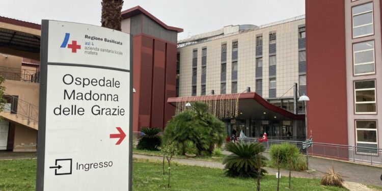 Aveva 50 anni. Si aggrava il bilancio dello scontro frontale