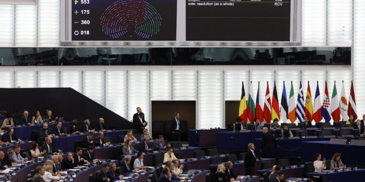 La mozione di censura respinta con 360 no
