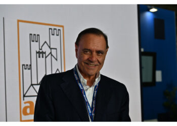 Sindaco replica a scrittore: "Mai detta quella frase