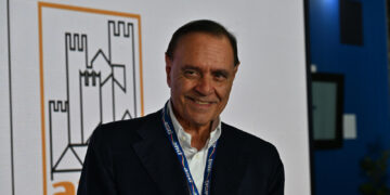 Sindaco replica a scrittore: "Mai detta quella frase