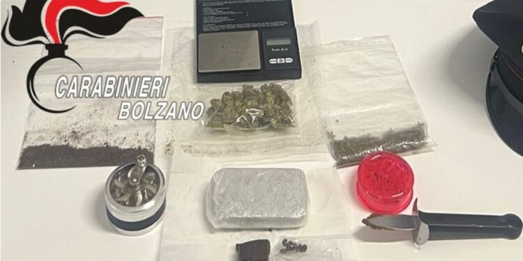Sorpresi con circa 120 grammi tra marjuana ed hashish