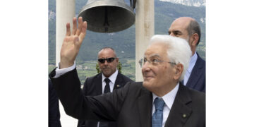 "Preziosa la sua opera di ricerca e soccorso in mare"