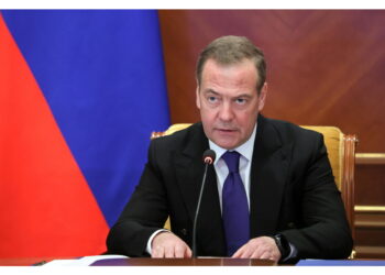 Ex presidente russo evoca sistema sovietico per lancio missili