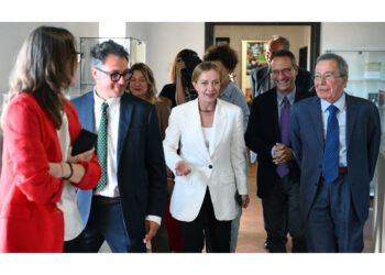 La premier in redazione