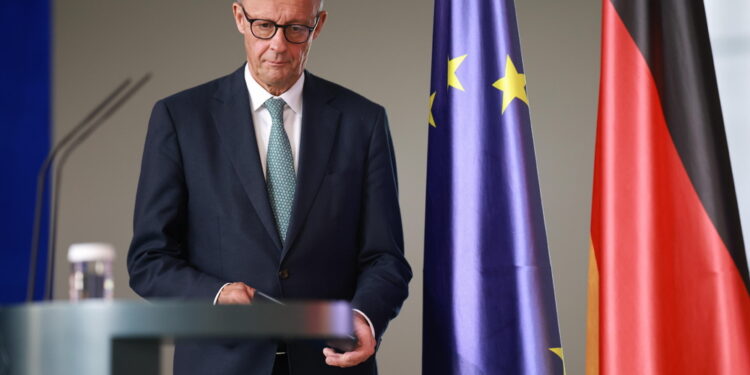 Anche Parigi annuncia lanci di forniture 'nei prossimi giorni'