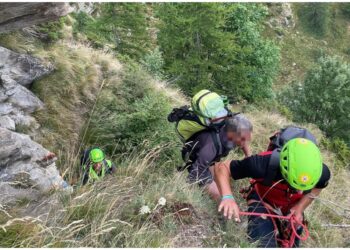 L'uomo è precipitato a Bobbio Pellice in un canalone