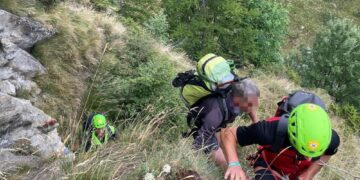 L'uomo è precipitato a Bobbio Pellice in un canalone