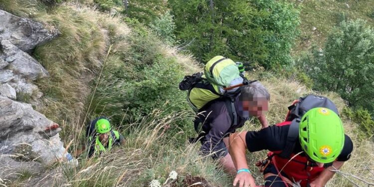 L'uomo è precipitato a Bobbio Pellice in un canalone