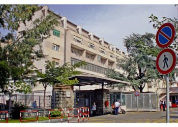 Torre Annunziata:agenti allertati da urla madre