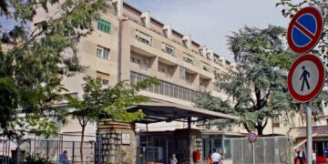 Torre Annunziata:agenti allertati da urla madre