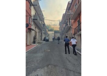 Da 48 ore città colpita da incendi e invasa dal fumo