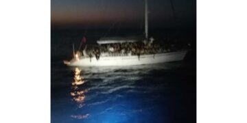 Diversi bimbi piccoli tra i soccorsi ieri 40 miglia al largo