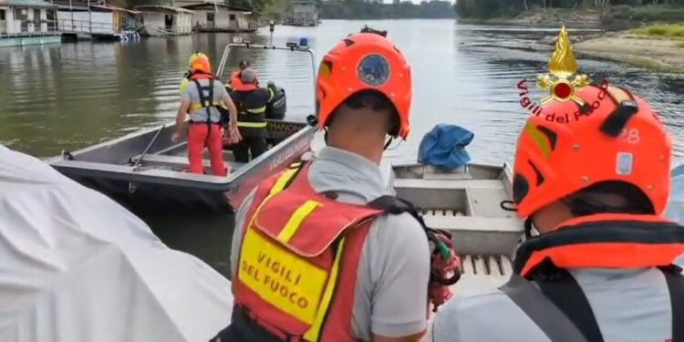 Un terzo è riuscito a raggiungere da solo la riva