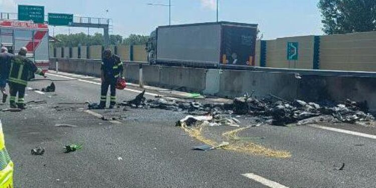 Il velivolo si è schiantato a Brescia