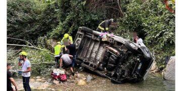 Finito nel greto del torrente Agno dopo un volo di 10 metri