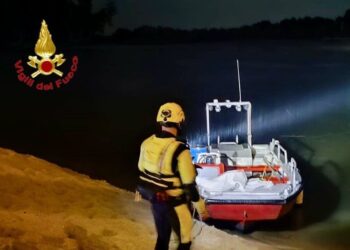 Al lavoro gli specialisti del soccorso acquatico e sommozzatori