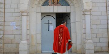 Attaccata chiesa cattolica della Sacra Famiglia