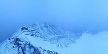 Caduta nella notte sul ghiacciaio
