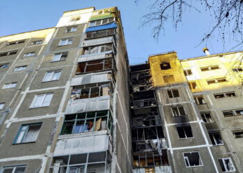 Cinque persone in gravi condizioni