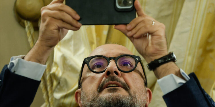 'Potrei candidarmi a sindaco di Parigi...'