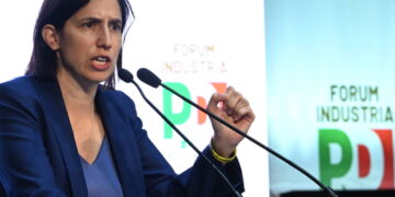 "Non può danneggiare l'interesse nazionale per le sue amicizie"