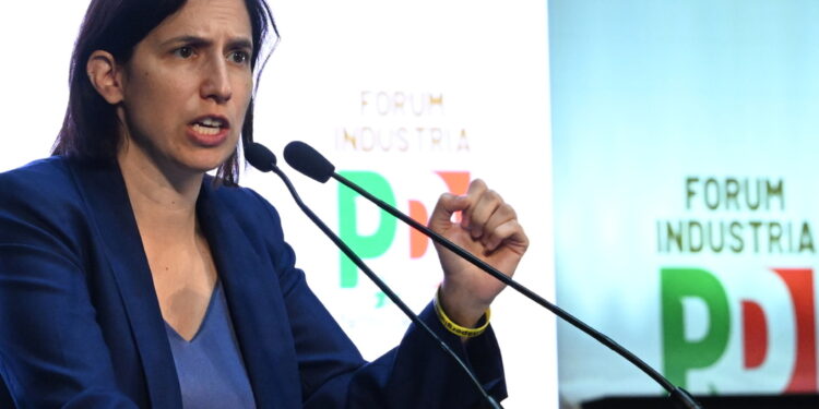 "Non può danneggiare l'interesse nazionale per le sue amicizie"
