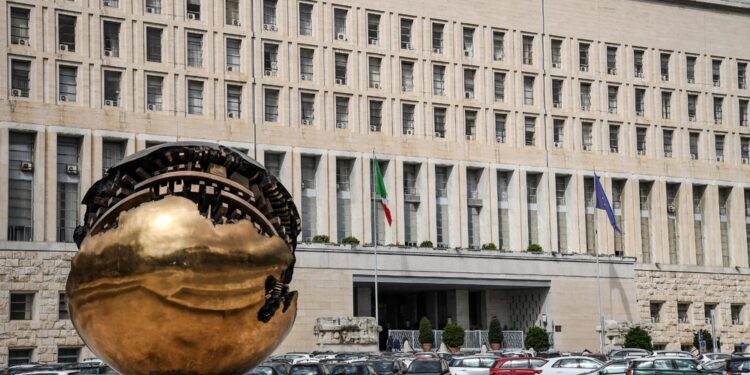 "Le avances? Voglio sapere di più. Proverò negli ospedali"