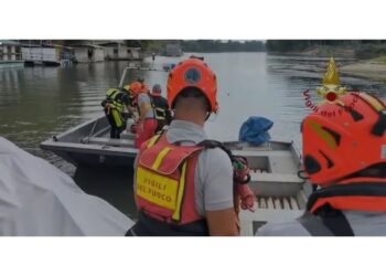 Vigili del fuoco in azione nel Pavese vicino a Ponte della Becca