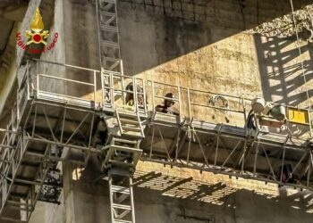 Intervento su un viadotto dell'autostrada del Mediterraneo