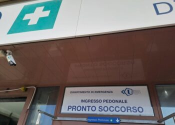 Colpita due volte superficialmente. Voleva raggiungere la figlia