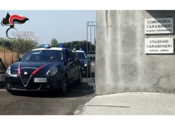 A Catania hanno legato vittima picchiandola e rasandola