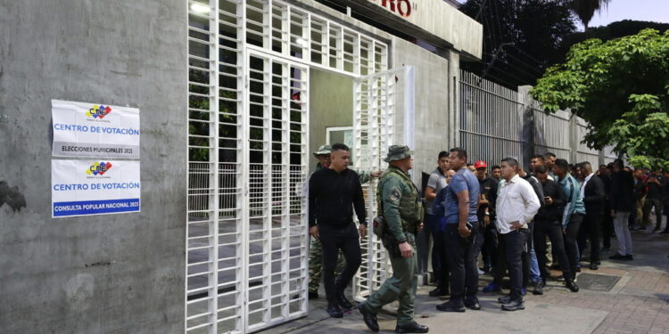 Maduro invita alla 'festa democratica'