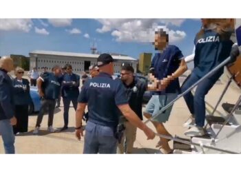 Resta in silenzio nell'interrogatorio di garanzia