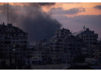 Lanciati una serie di attacchi aerei e di artiglieria a Gaza