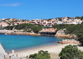 L'imbarcazione è ormeggiata in Costa Smeralda