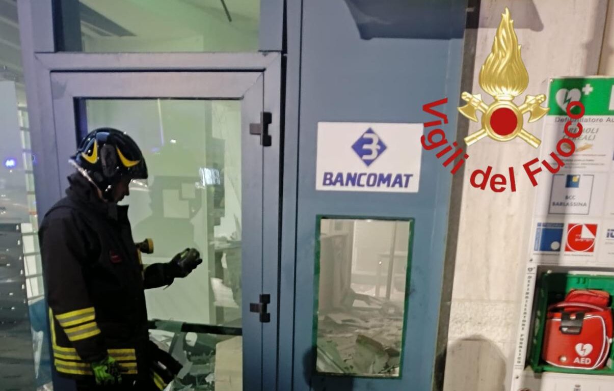 Assalto al bancomat a Rovello Porro, esplosione nella notte