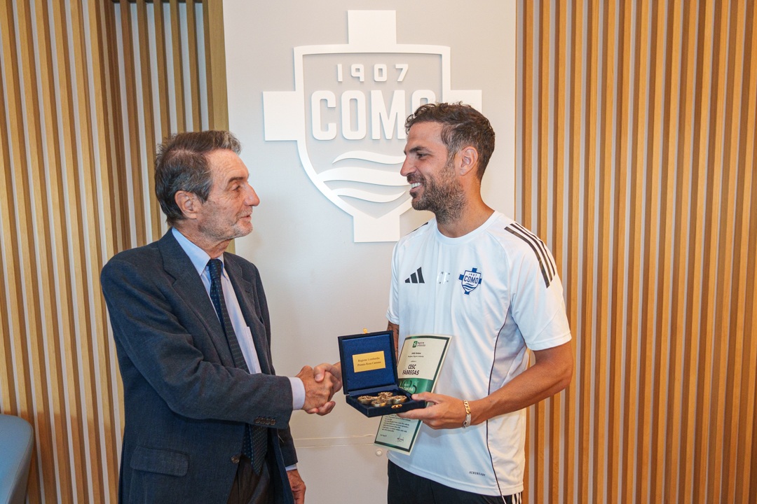 Fontana a Mozzate per premiare Fabregas