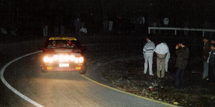 Un passaggio, al tornante sinistro della Valle di Ponzate, della prova Camnago-Civiglio ad inizio anni '90