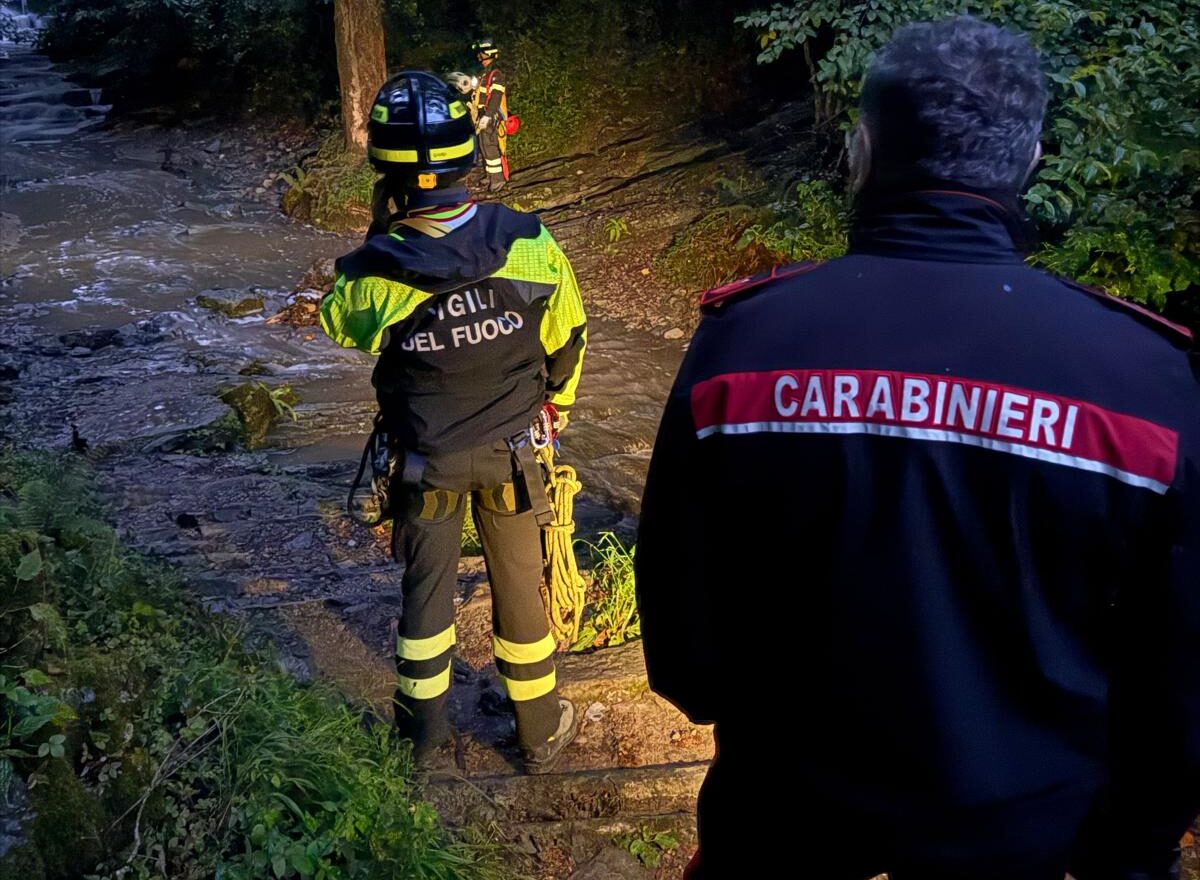 Fratellini bloccati nel torrente ingrossato dalla pioggia salvati dai soccorritori