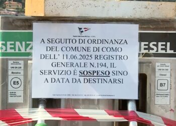 I sigilli alla pompa di benzina dello Yacht Club Como