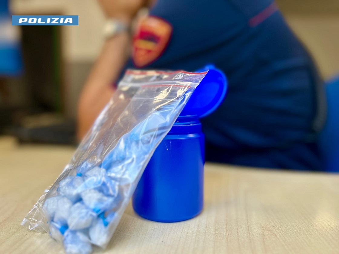 Cocaina sotto il sedile dell’auto, arrestato dalla polizia 35enne marocchino