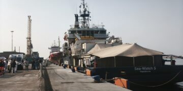 A bordo casi sospetto vaiolo. Il sindaco