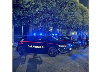 L'uomo si è lanciato dall'abitazione