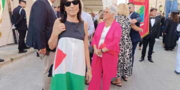 Consiglieri di minoranza dell'Aquila espongono i colori di Gaza