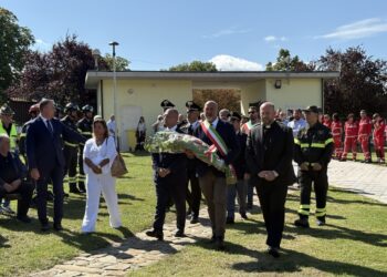 Niente inviti a istituzioni 'per dare segnale forte a politica'