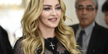 La popstar su X: 'Prima che sia troppo tardi'