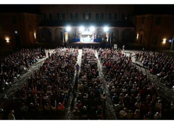 605 voti a favore