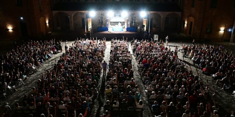 605 voti a favore